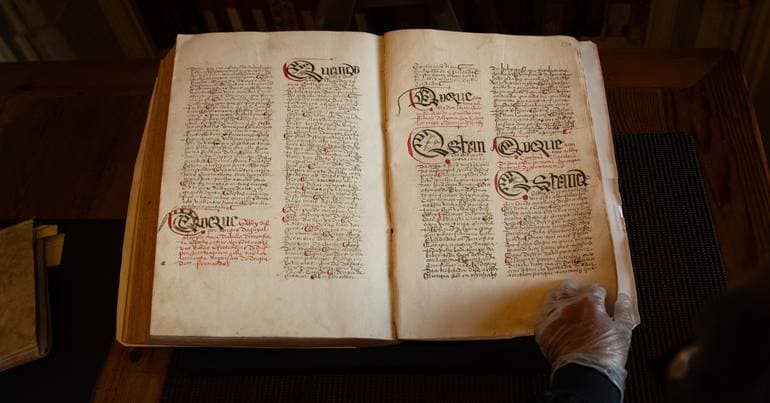 What if we could see the treasures of the Ajuda library?