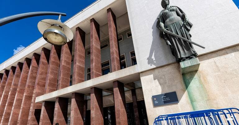 Former CFO on trial for embezzling 750,000 euros