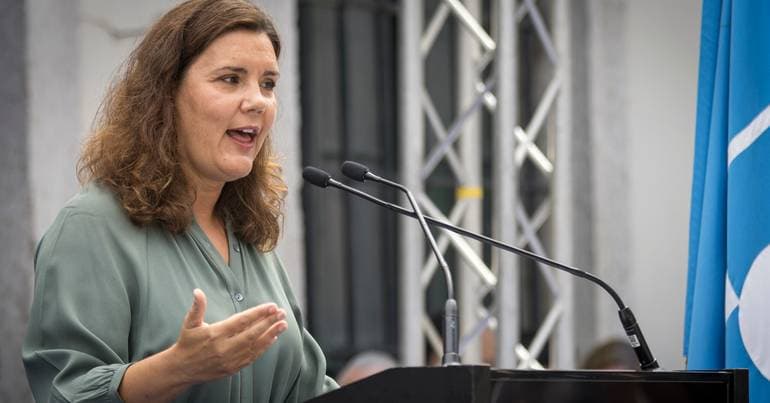 Cristas wants equal parental leave