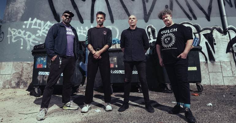 Mães Solteiras: the urgency of punk and the comfort in disorder