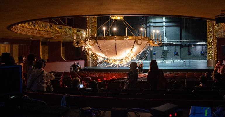 Play featuring homeless people premieres in Porto