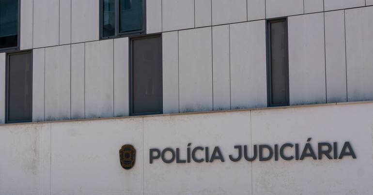 Detido suspeito de coação e violação de maior acompanhado