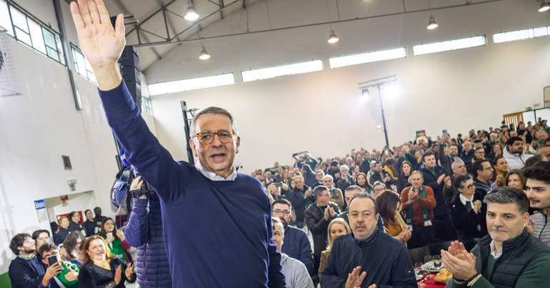 Seguro does not speak about politics but supporters attack Ventura