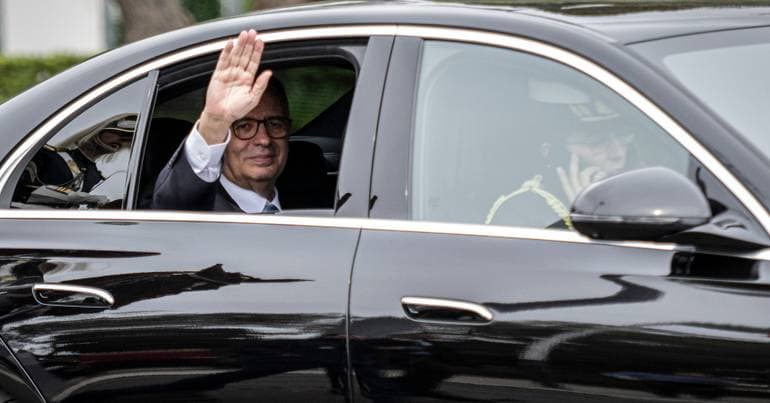 Seguro debuts Presidency with a break in style