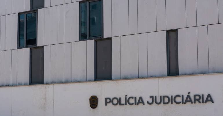Homem detido por suspeita de abusar de neta da companheira