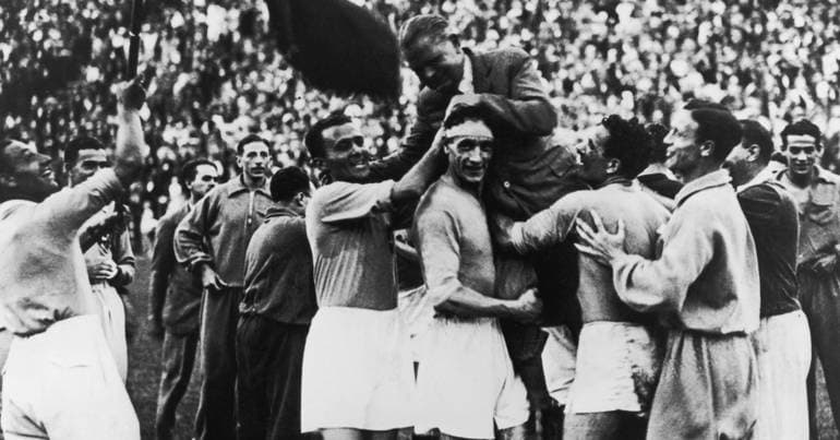 Mussolini's cup, the champion's boycott and the "oriundi"