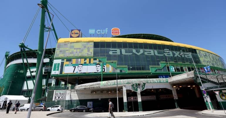 Alvaláxia: intervention in cinemas without request for change of use