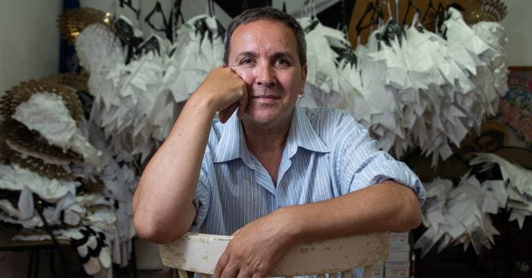 Dino Alves: between fashion, costumes, and the Bica March