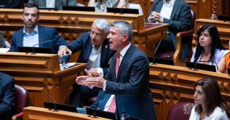 Motion. José Luís Carneiro: "We are not calling for the resignation of the Minister of Internal Administration"