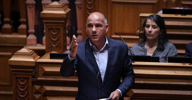 Passos Coelho criticizes Chega retirement proposal as unrealistic