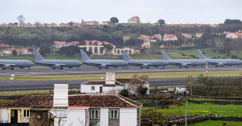 Lajes: ship with fuel on its way to Terceira