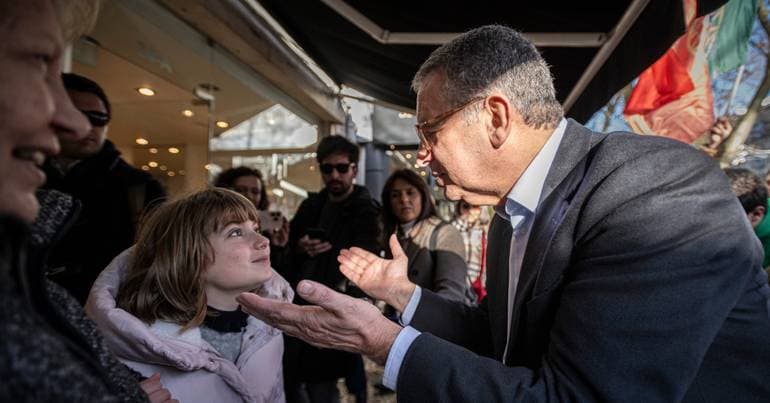 Seguro may even be 'cool', but he won't yield to the left