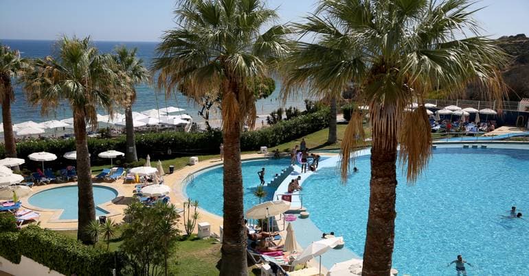 Algarve without an 'avalanche' and waiting for 'last-minute' bookings