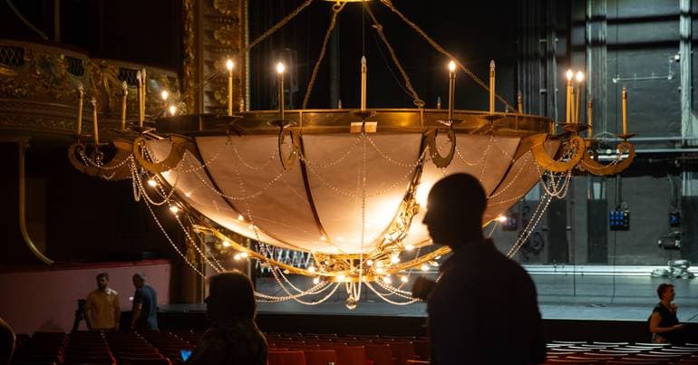 For the first time, the chandelier at the São Luiz received applause