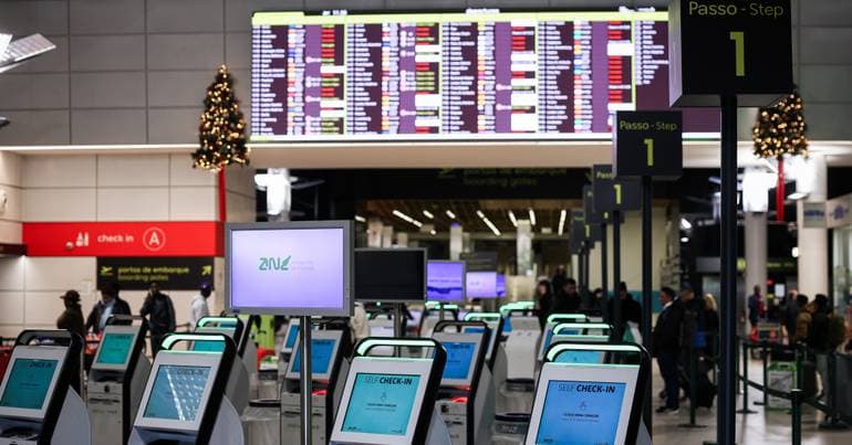 Travel agencies highlight airport constraints