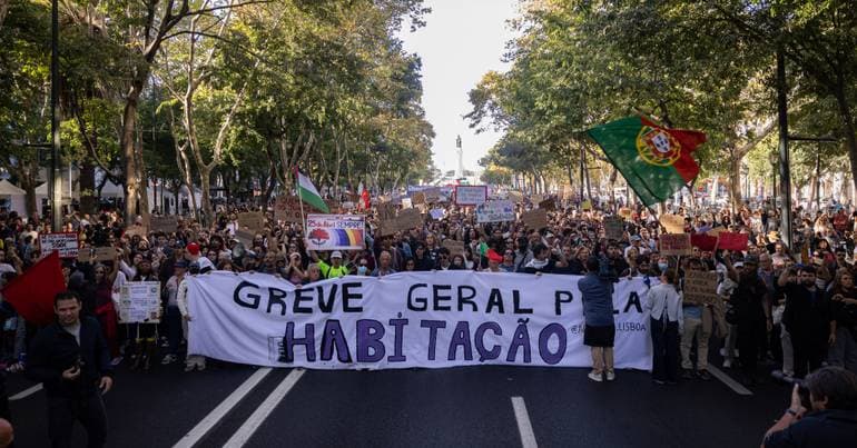 The demonstration that filled Rossio with messages for the Government