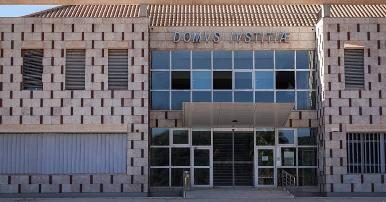 Government wants judges to impose fines on those who delay cases