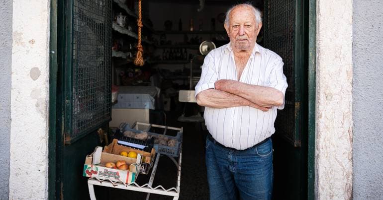 Manuel's farewell to his grocery store, 71 years later