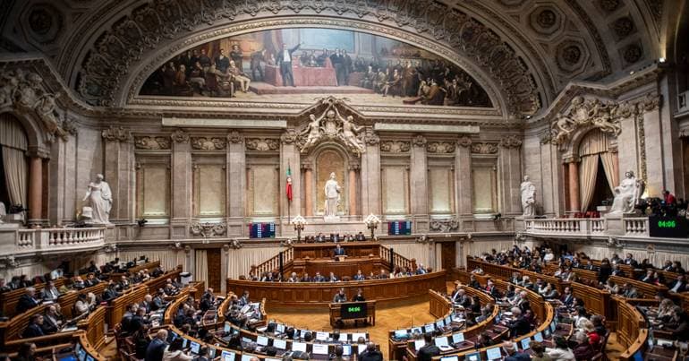IL calls for 'courage' to 'update' the Constitution