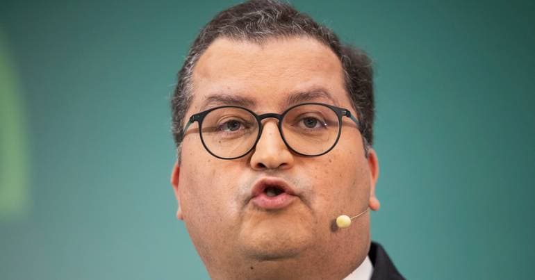 Young people cannot view the future of pensions with 'distrust'