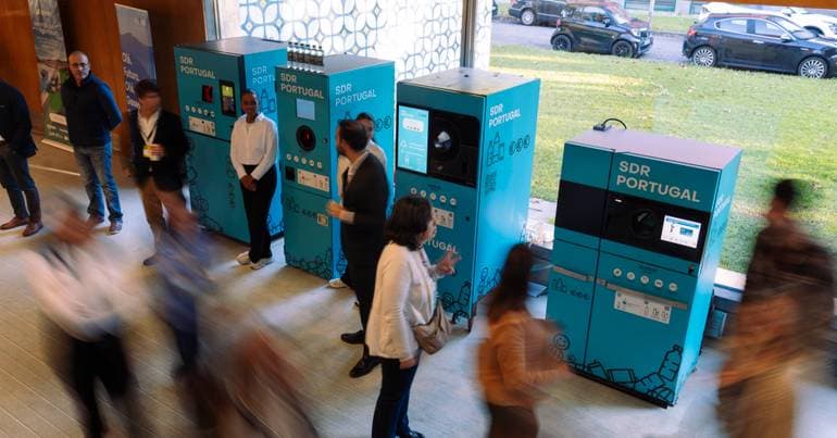 Returning bottles and cans to supermarkets is worth 10 euro cents