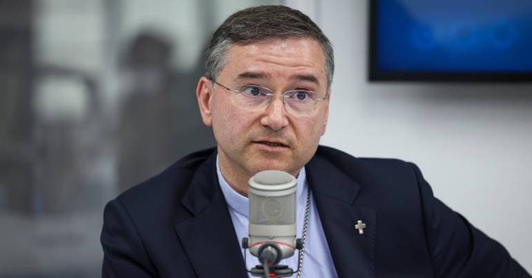 Américo Aguiar in solidarity with the Pope following Trump's criticism