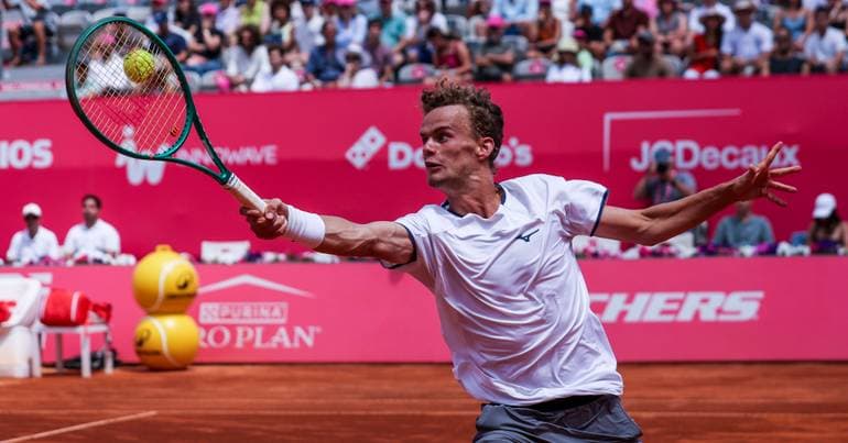 Dance defeats break: Van Assche wins Estoril Open