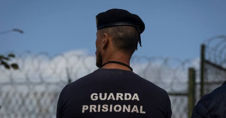 Prison guards extend strike at Vale de Judeus