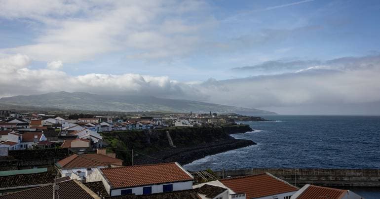 Sailboat adrift in the Azores: two French nationals rescued