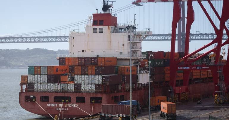 Goods exports fall for the third consecutive quarter
