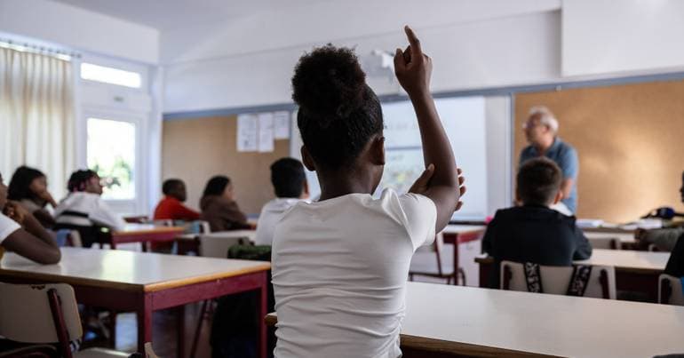 Lisbon calls for minimum services in schools and health review