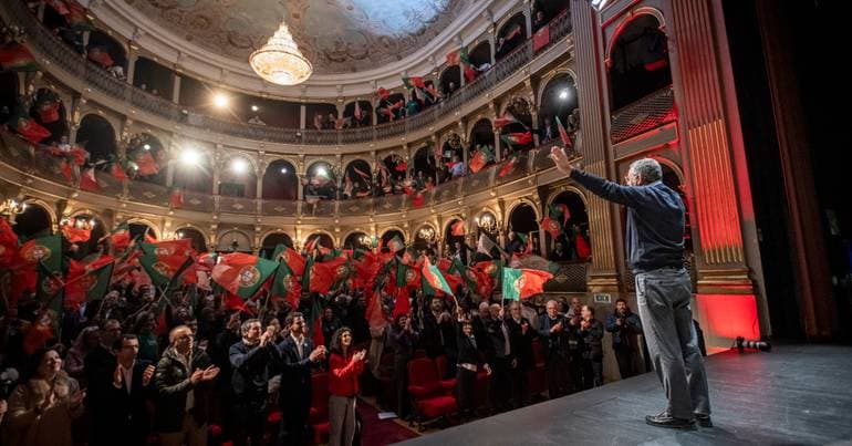 Seguro launches appeal 'to all moderates'