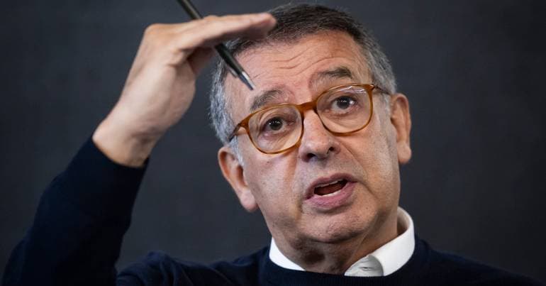 Seguro gets off to a gentle start in an open, pre-presidential style