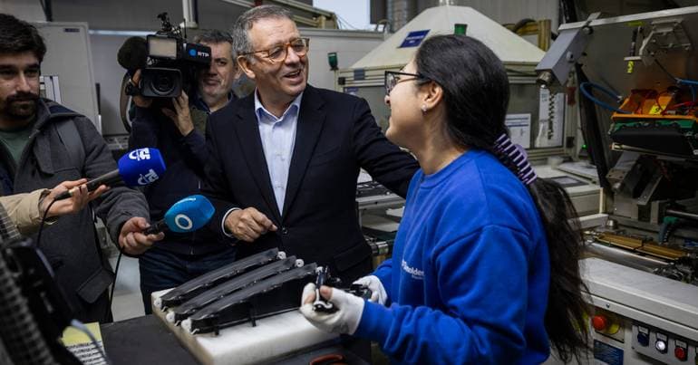 Poll gives victory to Seguro with 57.8% of the vote