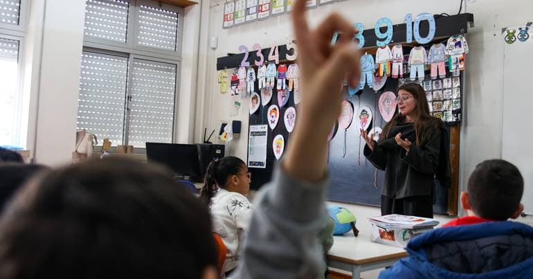 Almada: Student with special educational needs remains without classes