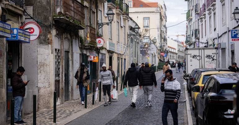 Illegal immigrant legalisation network dismantled