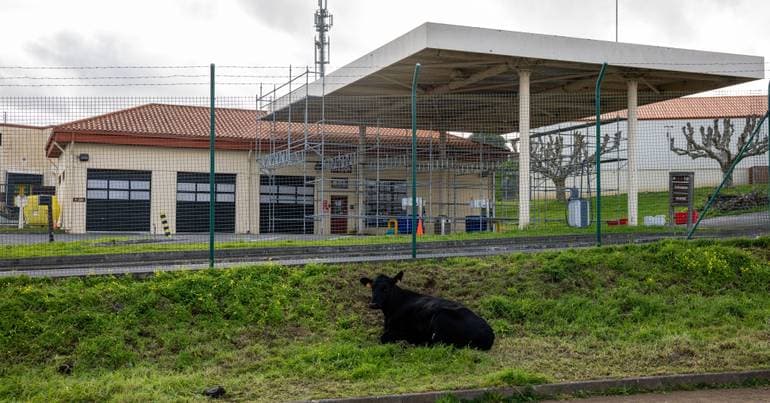 Lajes requested that companies carry more fuel