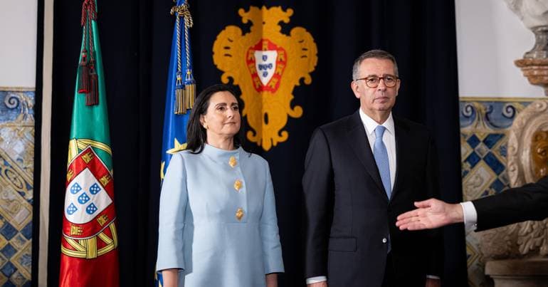 Blue and filigree. The choices of Seguro's wife