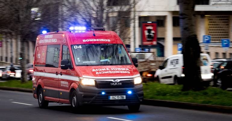 One seriously injured after explosion in a house in Montijo