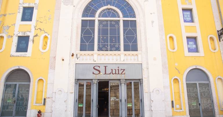 "Em silêncio" takes the stage to recount 48 years of dictatorship