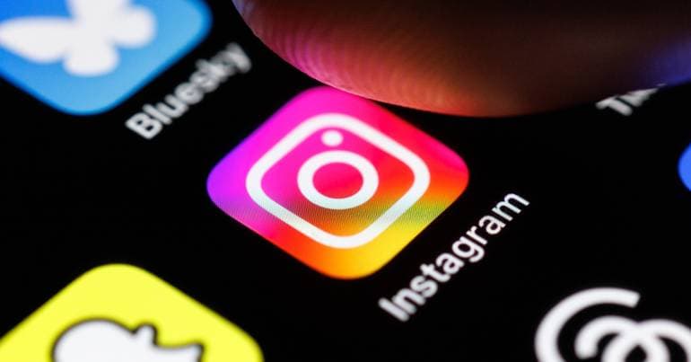 Greece to ban social media for those under 15