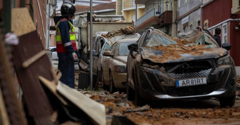 Government: return to normality will take a few days