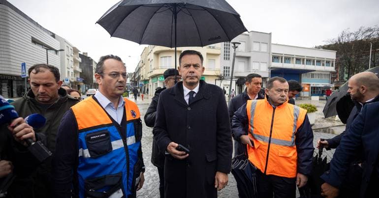 Under pressure, the Government mobilises heavily on the ground