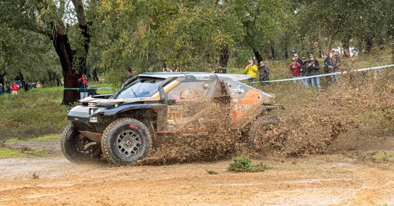 Sales record-breaker, Dacia wins Rally-Raid in Portugal