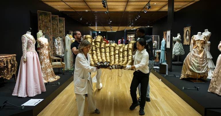 A beautiful dialogue between Gulbenkian's art and haute couture