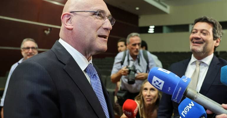 Shock and incomprehension: "Passos is digging his own grave"