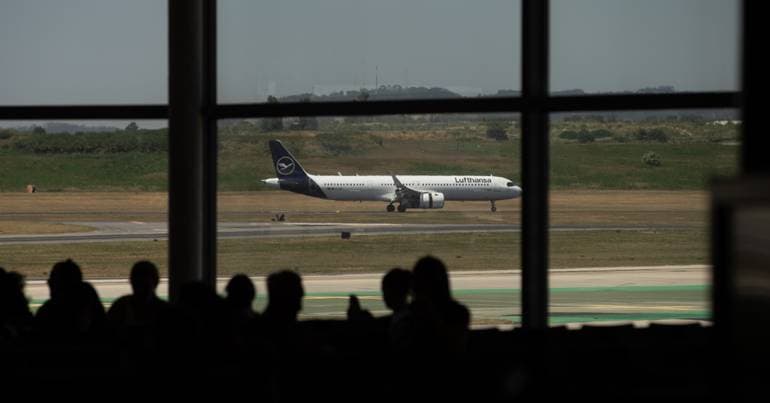 Four women detained at Lisbon airport with fake documents