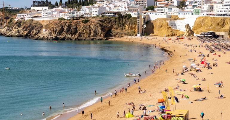 Man dies on Albufeira beach after sudden illness