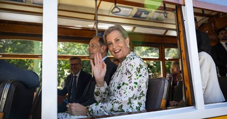 The first hours of the Duke and Duchess of Edinburgh in Portugal