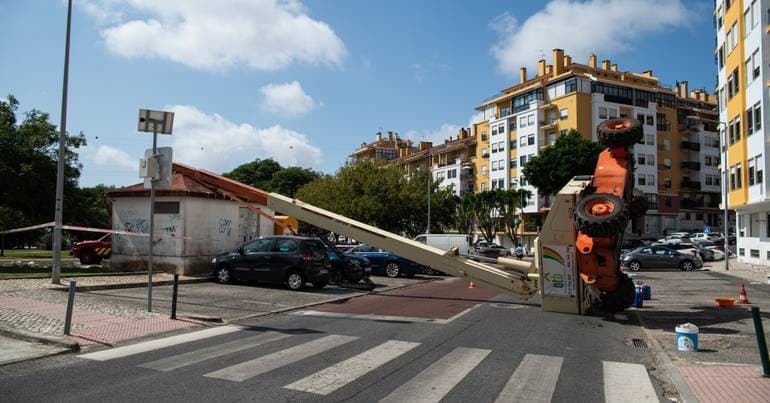 Belas: Two dead after large crane collapse